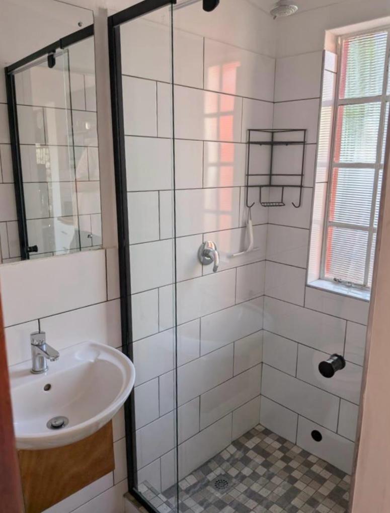 2 Bedroom Property for Sale in Vredehoek Western Cape